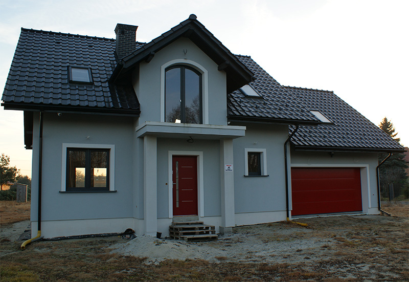 Drzwi drewniane Derpal, brama segmentowa Hörmann, dom okolice Brzeska